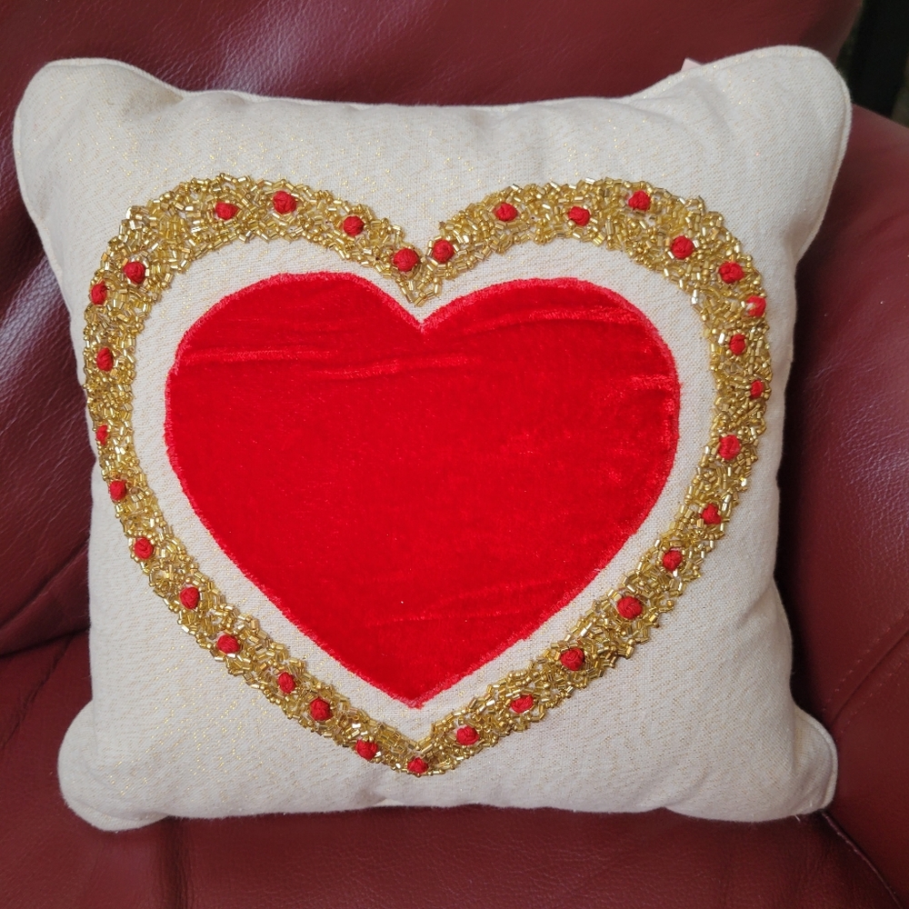 NWT Bella Lux Pillow ~ Embellished Beaded Heart ~ Valentine's Day ~ Ring Bearer